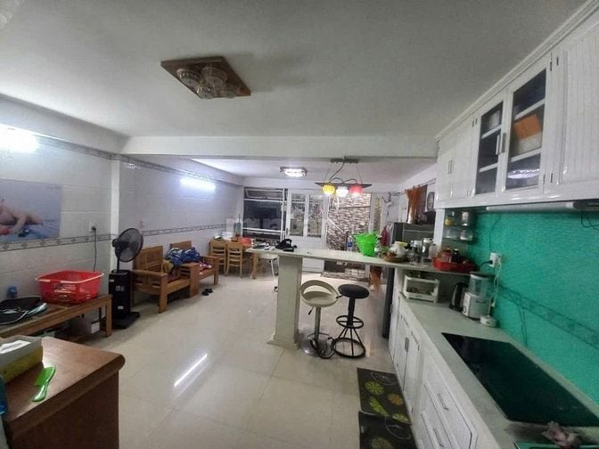 Nhà 2 mat tien, truoc cong vien sau hem 4m 