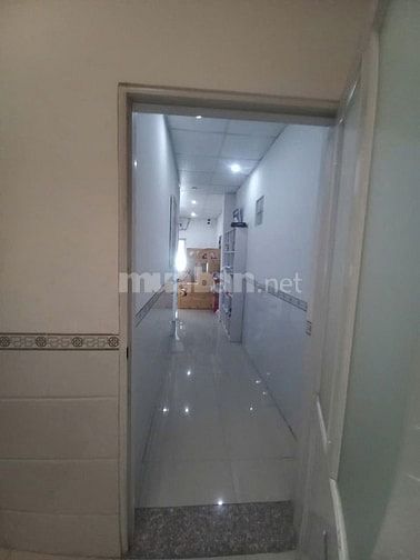 Nhà 2 mat tien, truoc cong vien sau hem 4m 
