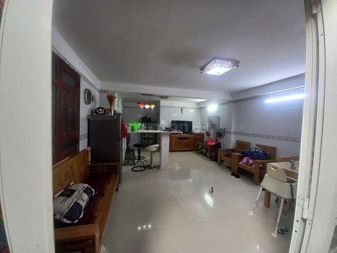 Nhà 2 mat tien, truoc cong vien sau hem 4m 