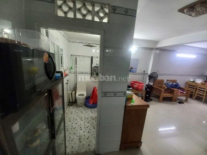 Nhà 2 mat tien, truoc cong vien sau hem 4m 