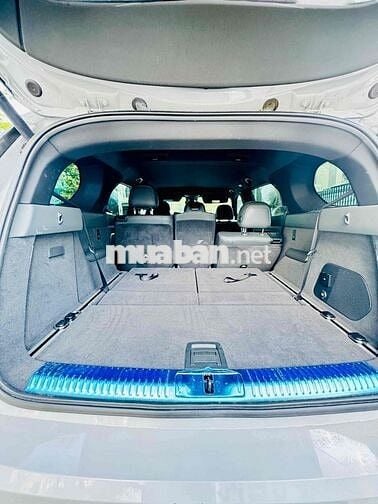 VinFast VF 9 SUV điện Trắng