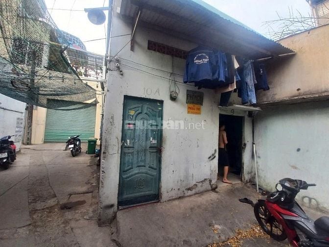Nhà 2 mat tien, truoc cong vien sau hem 4m 