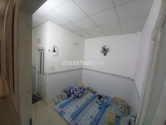 Nhà 2 mat tien, truoc cong vien sau hem 4m 
