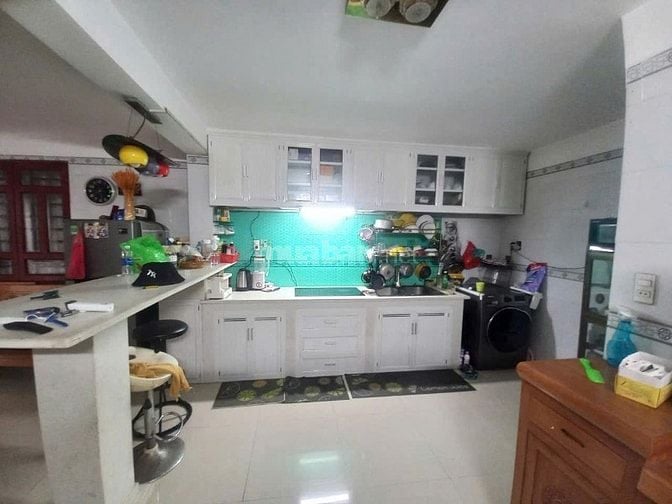 Nhà 2 mat tien, truoc cong vien sau hem 4m 