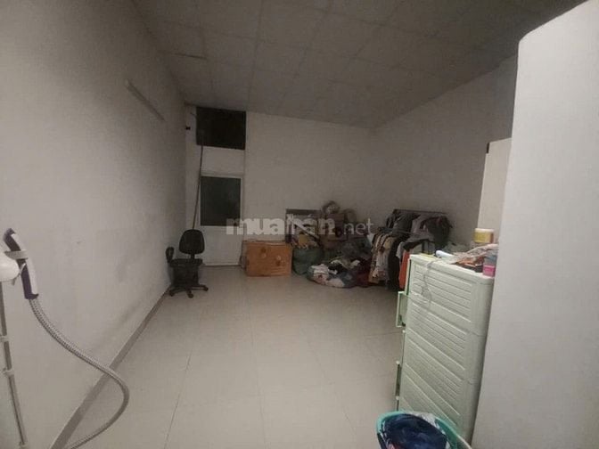 Nhà 2 mat tien, truoc cong vien sau hem 4m 