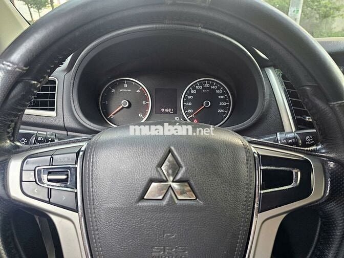 Mitsubishi Pajero Sport 2019 Nhập khẩu
