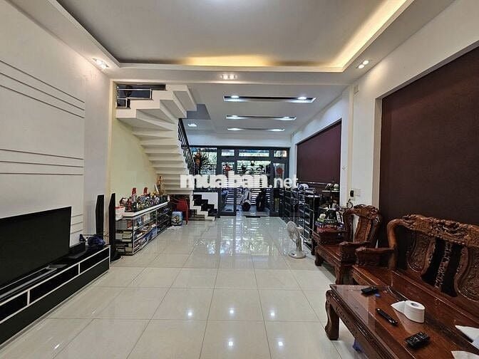 Bán Nhà 2,5 Tầng, Xây Dựng Kiên Cố, Móng 3 Tầng, Có Thép Để Nâng Tầng