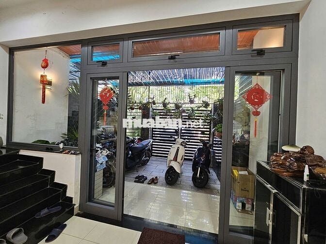 Bán Nhà 2,5 Tầng, Xây Dựng Kiên Cố, Móng 3 Tầng, Có Thép Để Nâng Tầng