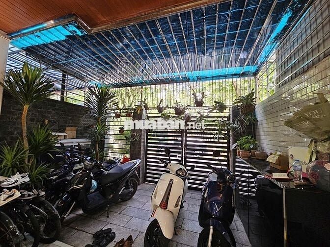 Bán Nhà 2,5 Tầng, Xây Dựng Kiên Cố, Móng 3 Tầng, Có Thép Để Nâng Tầng