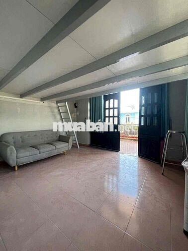 phòng 40m2 có ban công thoáng mát, ngay đường 2 trường thọ 4,5tr