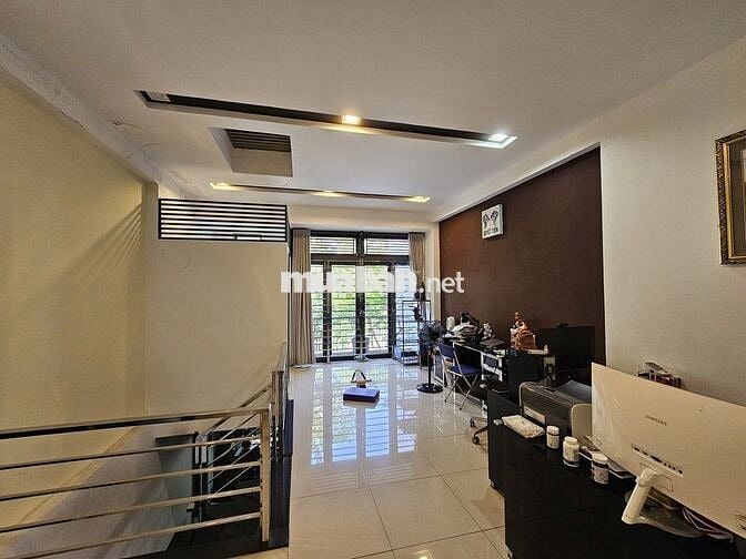 Bán Nhà 2,5 Tầng, Xây Dựng Kiên Cố, Móng 3 Tầng, Có Thép Để Nâng Tầng