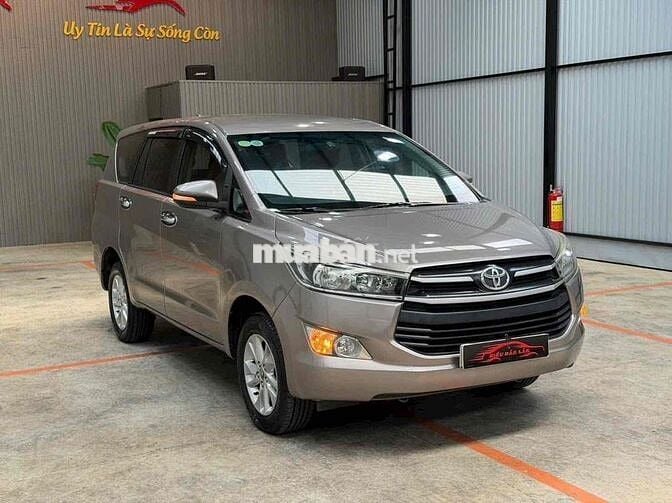 Toyota Innova 2017 Số sàn đồng ánh kim