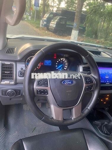 Ford Ranger XLT 2016 Số sàn Trắng
