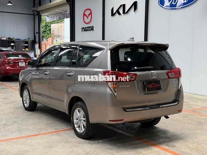 Toyota Innova 2017 Số sàn đồng ánh kim