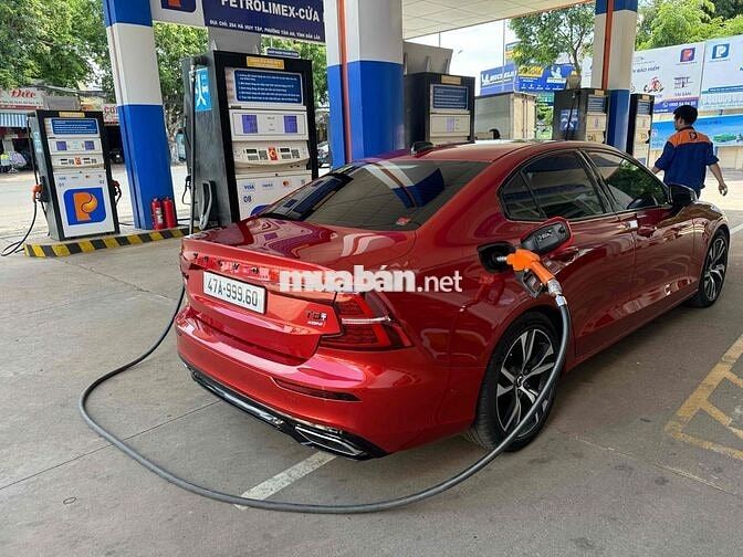 Volvo S60 R-Design Xăng Tự động Đỏ