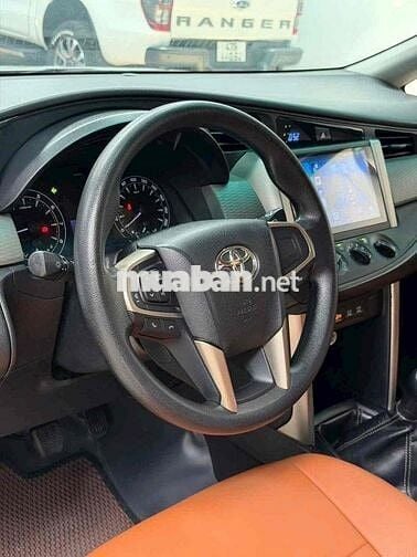 Toyota Innova 2017 Số sàn đồng ánh kim