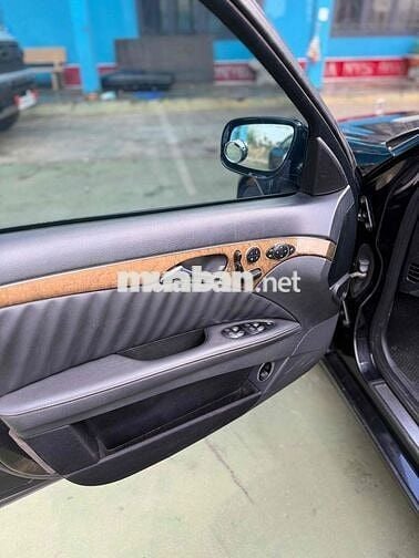 Mercedes-Benz E-Class Kompressor Đen 5 chỗ