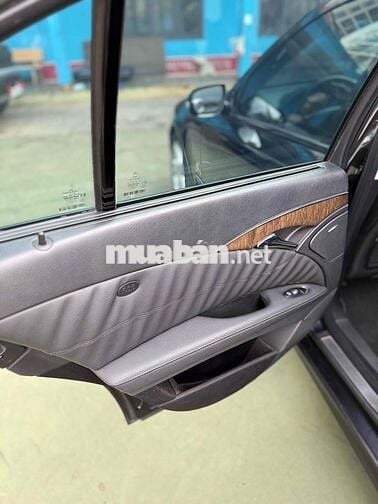 Mercedes-Benz E-Class Kompressor Đen 5 chỗ