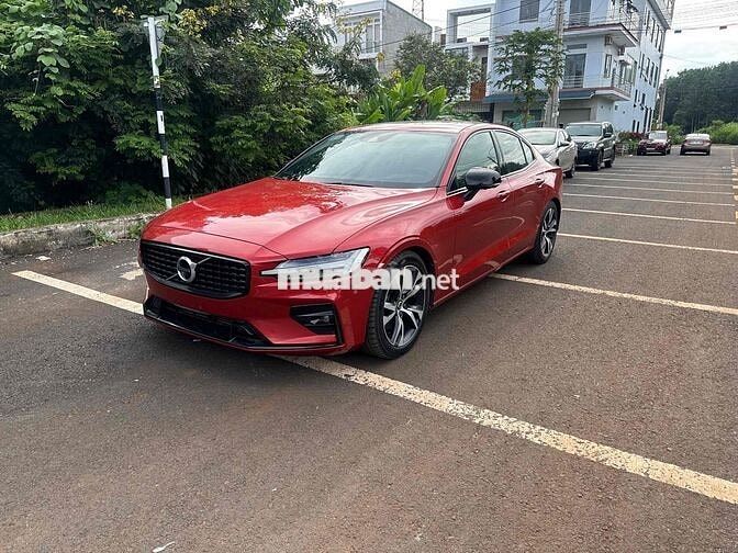 Volvo S60 R-Design Xăng Tự động Đỏ
