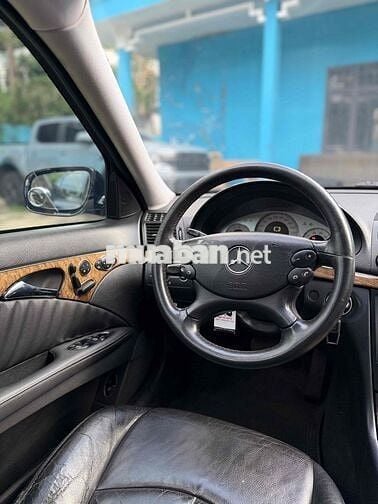Mercedes-Benz E-Class Kompressor Đen 5 chỗ