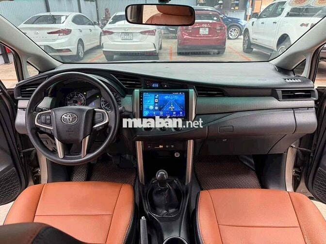 Toyota Innova 2017 Số sàn đồng ánh kim