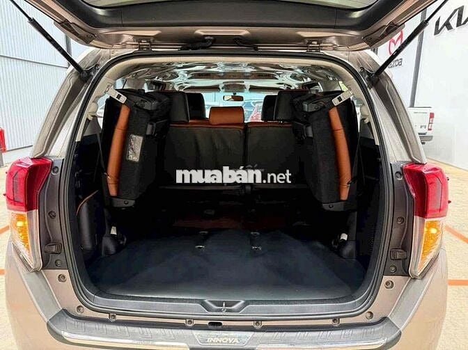 Toyota Innova 2017 Số sàn đồng ánh kim