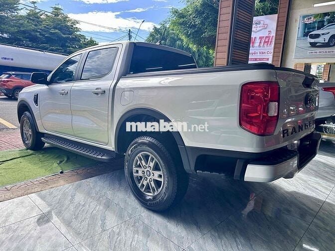 Ford Ranger XLS 2023 Bạc Tự động 5 chỗ