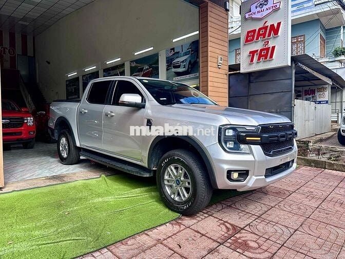 Ford Ranger XLS 2023 Bạc Tự động 5 chỗ