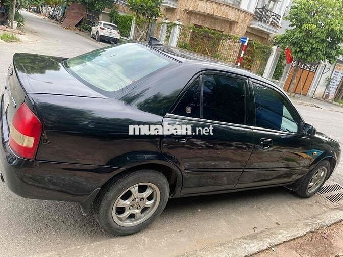 Mazda 323 Cổ điển màu Đen