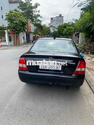 Mazda 323 Cổ điển màu Đen
