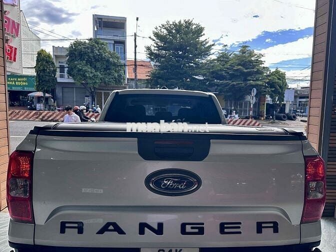 Ford Ranger XLS 2023 Bạc Tự động 5 chỗ