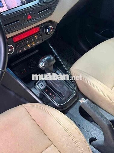 Kia Rondo 2016 Tự động Xăng