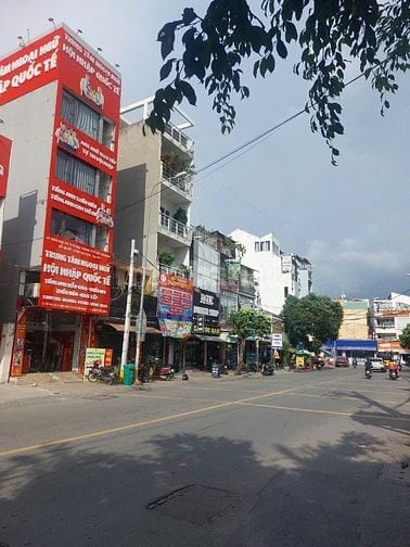 BÁN NHÀ ĐƯỜNG RỘNG 20M.TIỆN KINH DOANH ĐA NGHỀ.NHÀ 2 TẦNG.GIÁ 14 TỶ