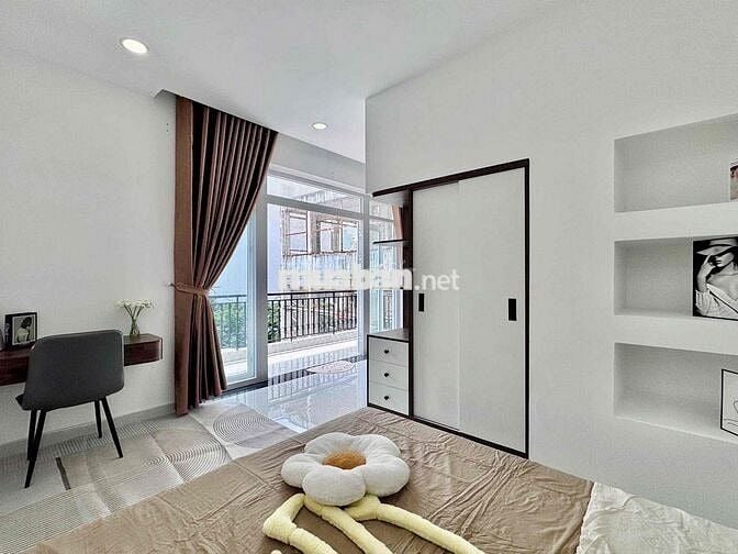 Căn hộ full nội thất ban công cực rộng ngay TT Tân Bình