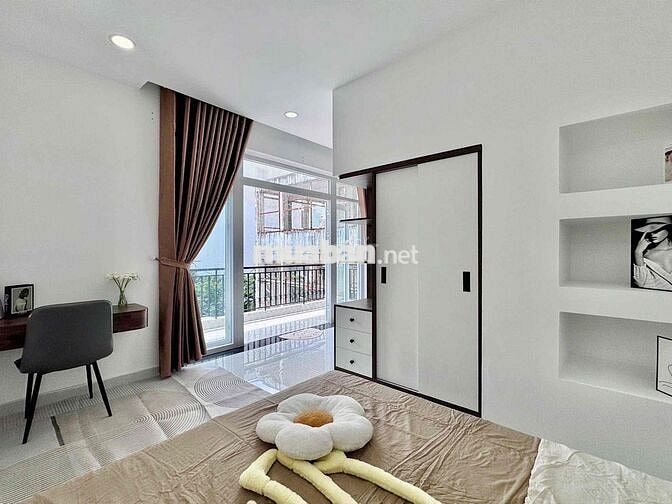 Căn hộ full nội thất ban công cực rộng ngay TT Tân Bình