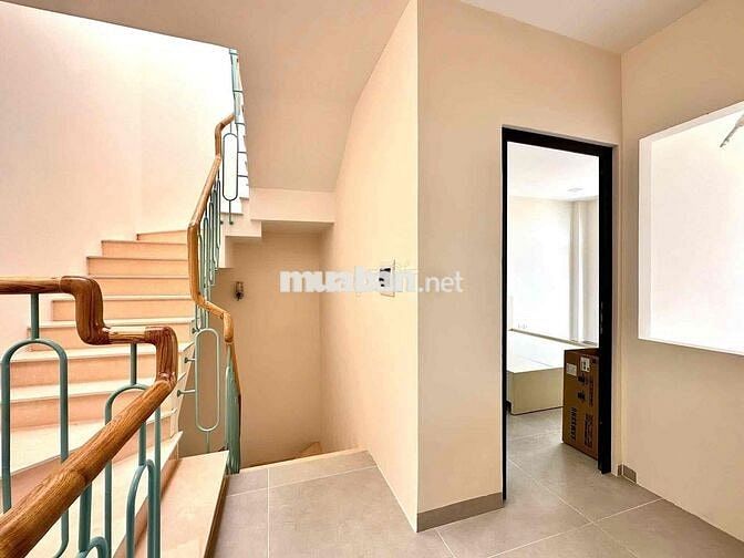 Cho Thuê Nhà Mới Xây 100% DT 200m2 1Trệt 3Lầu 2Pn 3Wc Sân Thượng