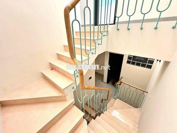 Cho Thuê Nhà Mới Xây 100% DT 200m2 1Trệt 3Lầu 2Pn 3Wc Sân Thượng
