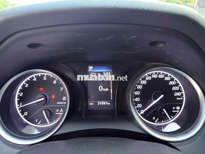 Cọp Camry 2.0G 2022 lướt 31.000km - HT bank 70%