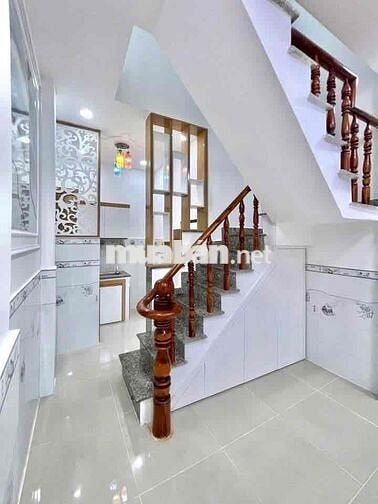 Nhà Nguyễn Thị Căn, Trệt lầu, 2 PN, cách lộ lớn 10m
