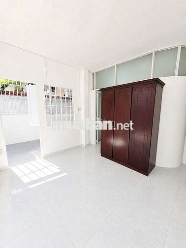 Nhà nguyên căn 1 phòng ngủ gần Hoàng Diệu 2 - Ở Ngay