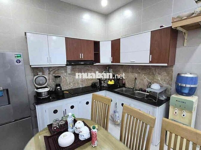 cho thuê nhà 3tầng LÝ TỰ TRỌNG gần Đống Đa - 4pn, 4wc full nội thất