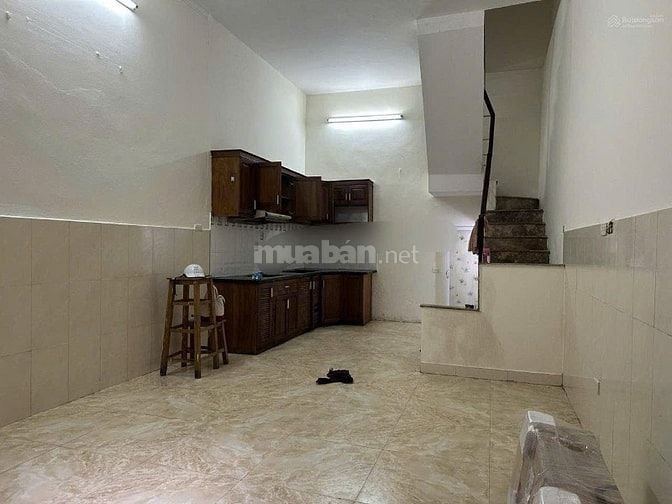 Cho thuê nhà ngõ 92 Đào Tấn, tiện ở làm VP, giá 11 triệu 