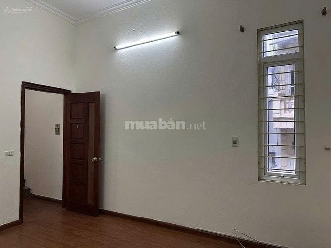 Cho thuê nhà ngõ 92 Đào Tấn, tiện ở làm VP, giá 11 triệu 