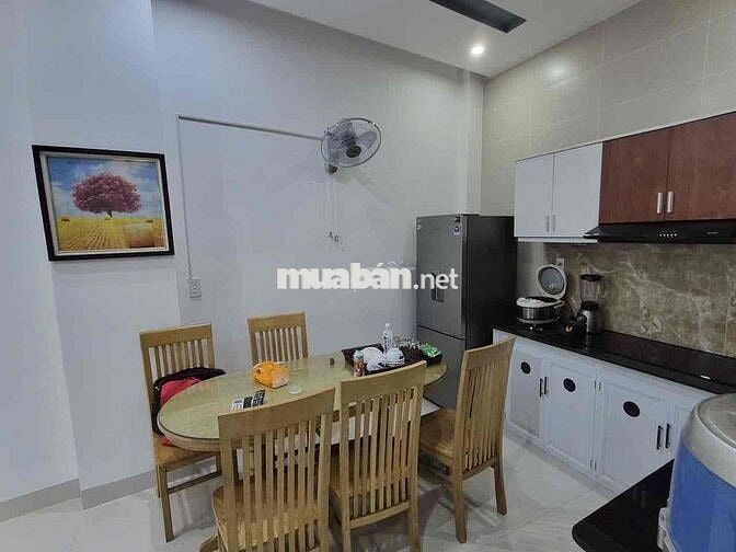 Cho thuê kiệt oto Lý Tự Trọng -Hải Châu 4 P/ngủ,4wc full nội thất
