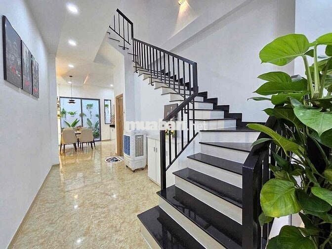 211 CHO THUÊ NHÀ ĐẸP 3 TẦNG 3PN 4WC – NHÀ MỚI HIỆN ĐẠI, CÓ SÂN RỘNG