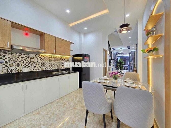 211 CHO THUÊ NHÀ ĐẸP 3 TẦNG 3PN 4WC – NHÀ MỚI HIỆN ĐẠI, CÓ SÂN RỘNG
