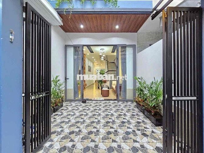 211 CHO THUÊ NHÀ ĐẸP 3 TẦNG 3PN 4WC – NHÀ MỚI HIỆN ĐẠI, CÓ SÂN RỘNG