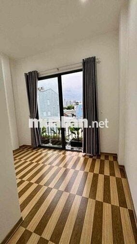 211 CHO THUÊ NHÀ ĐẸP 3 TẦNG 3PN 4WC – NHÀ MỚI HIỆN ĐẠI, CÓ SÂN RỘNG