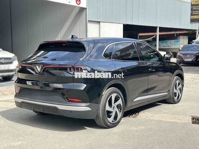Vinfast VF8 Eco 2023 Pin CATL chạy ít 12000km