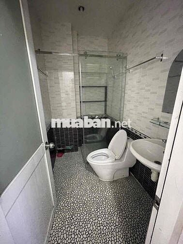NHÀ CHO THUÊ 6 PHÒNG NGỦ, CÓ THỂ CẢI TẠO THÊM